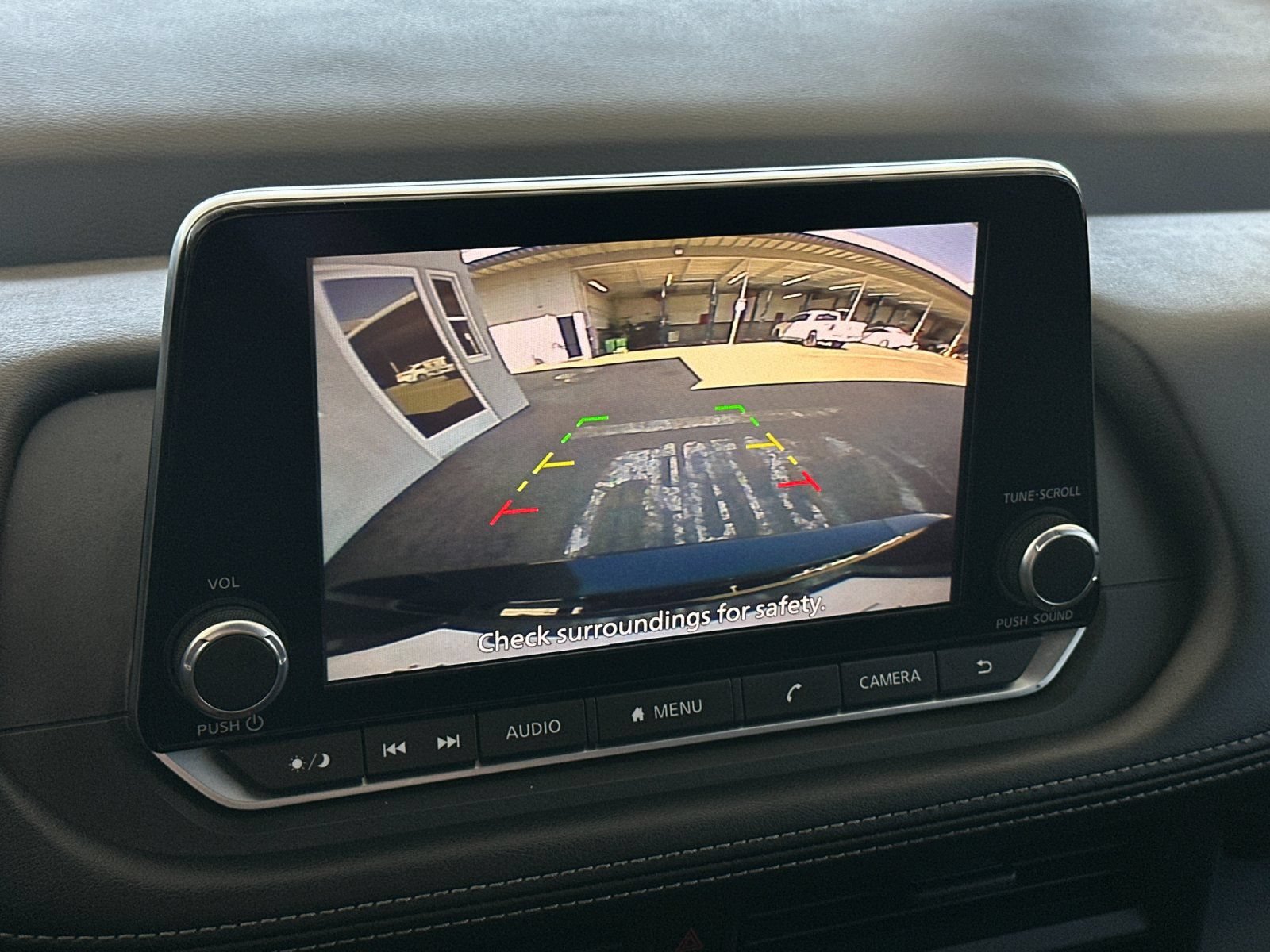 Used 2025 Nissan Rogue S FWD image 17