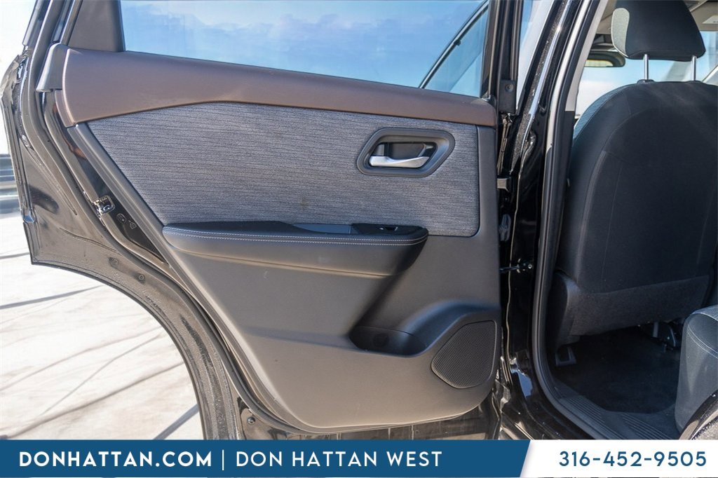 Used 2023 Nissan Rogue SV image 17