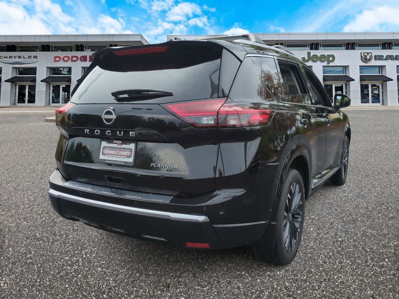 Used 2025 Nissan Rogue Platinum FWD image 8