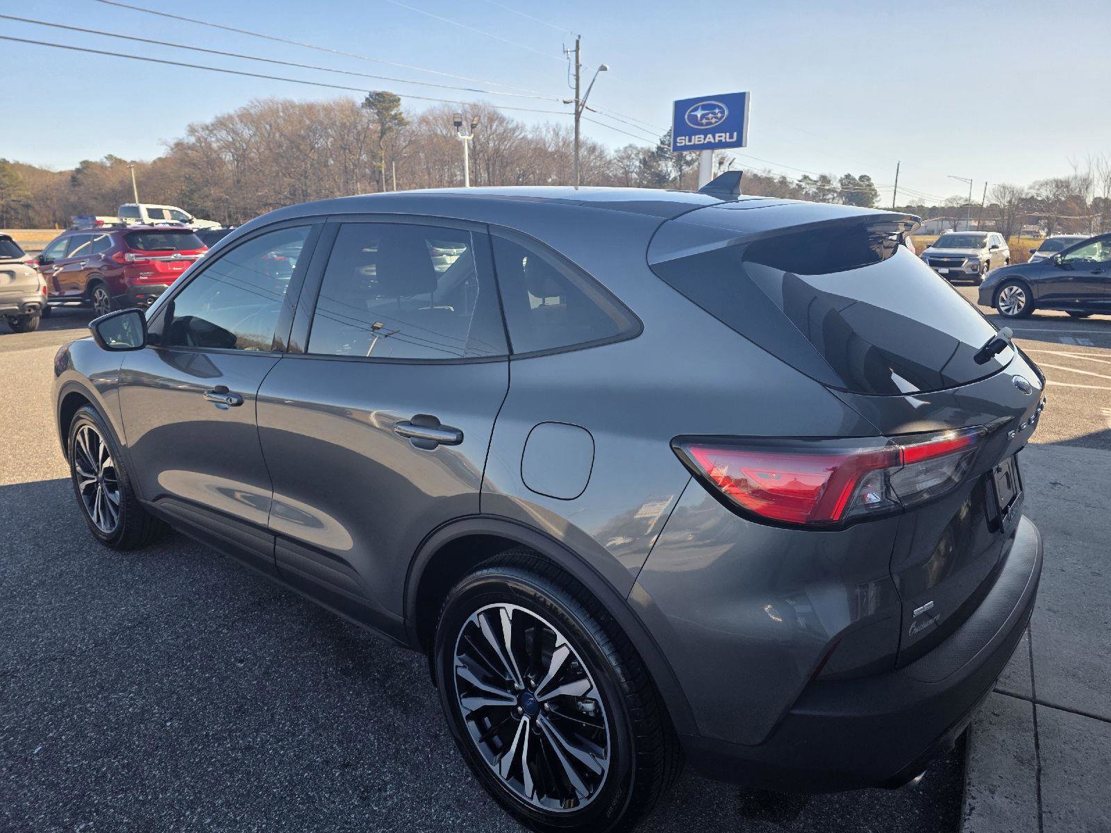 Used 2022 Ford Escape SE w/ SE Sport Appearance Package image 8