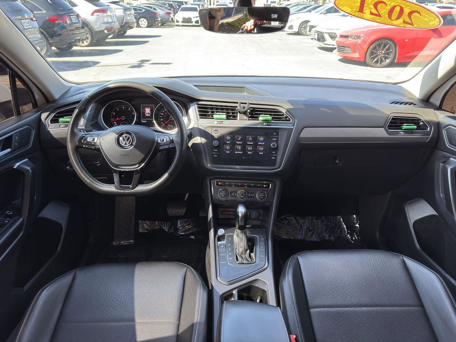 Used 2021 Volkswagen Tiguan SE FWD image 28