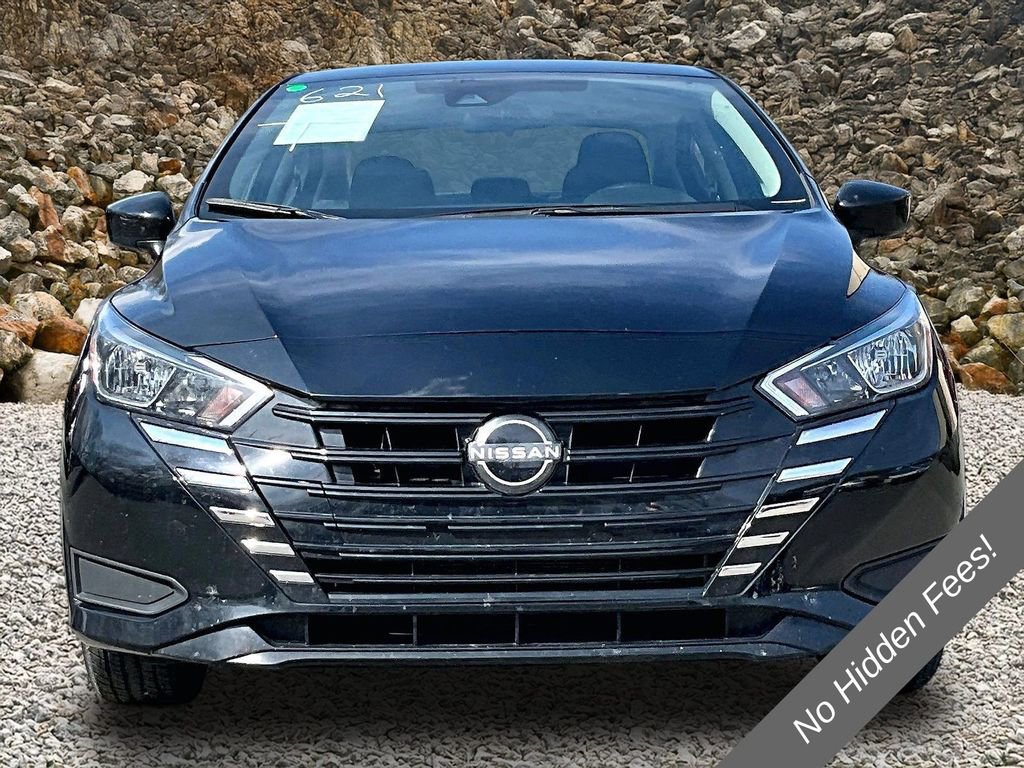 Used 2023 Nissan Versa SV FWD image 3