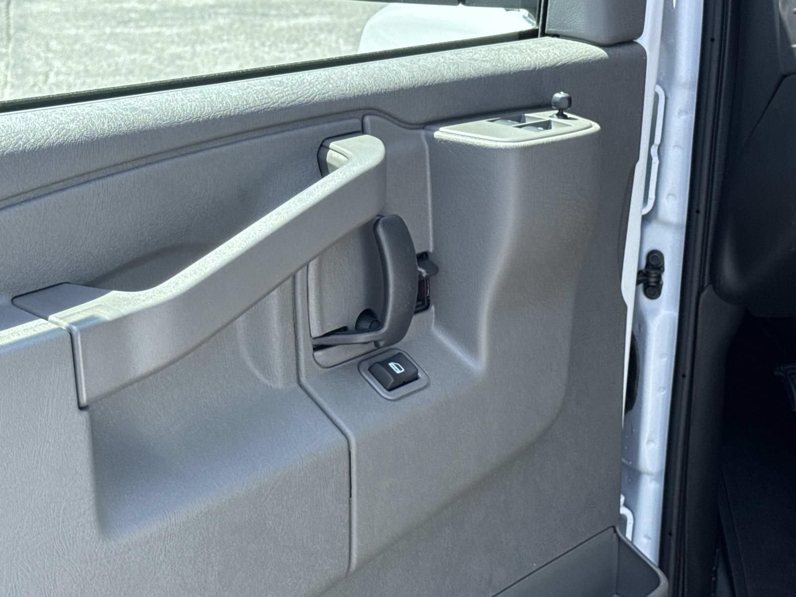 New 2026 Chevrolet Express 3500 LS w/ Chrome Appearance Package RWD image 17