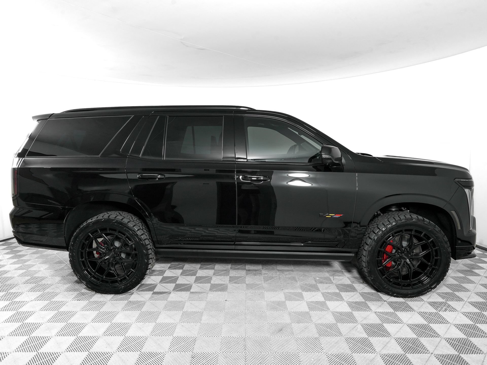 Used 2026 Cadillac Escalade V w/ LPO, ONYX Package AWD/4WD image 4