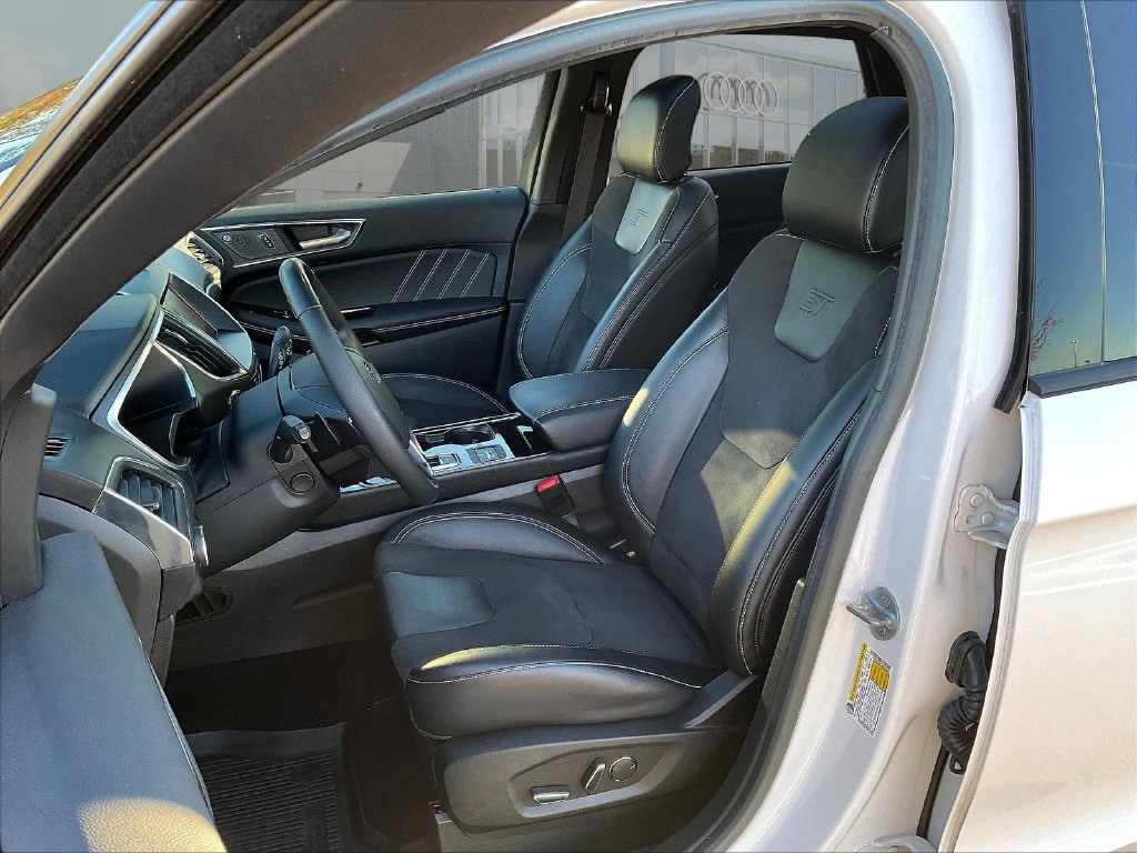 Used 2019 Ford Edge ST w/ Equipment Group 401A AWD/4WD image 23