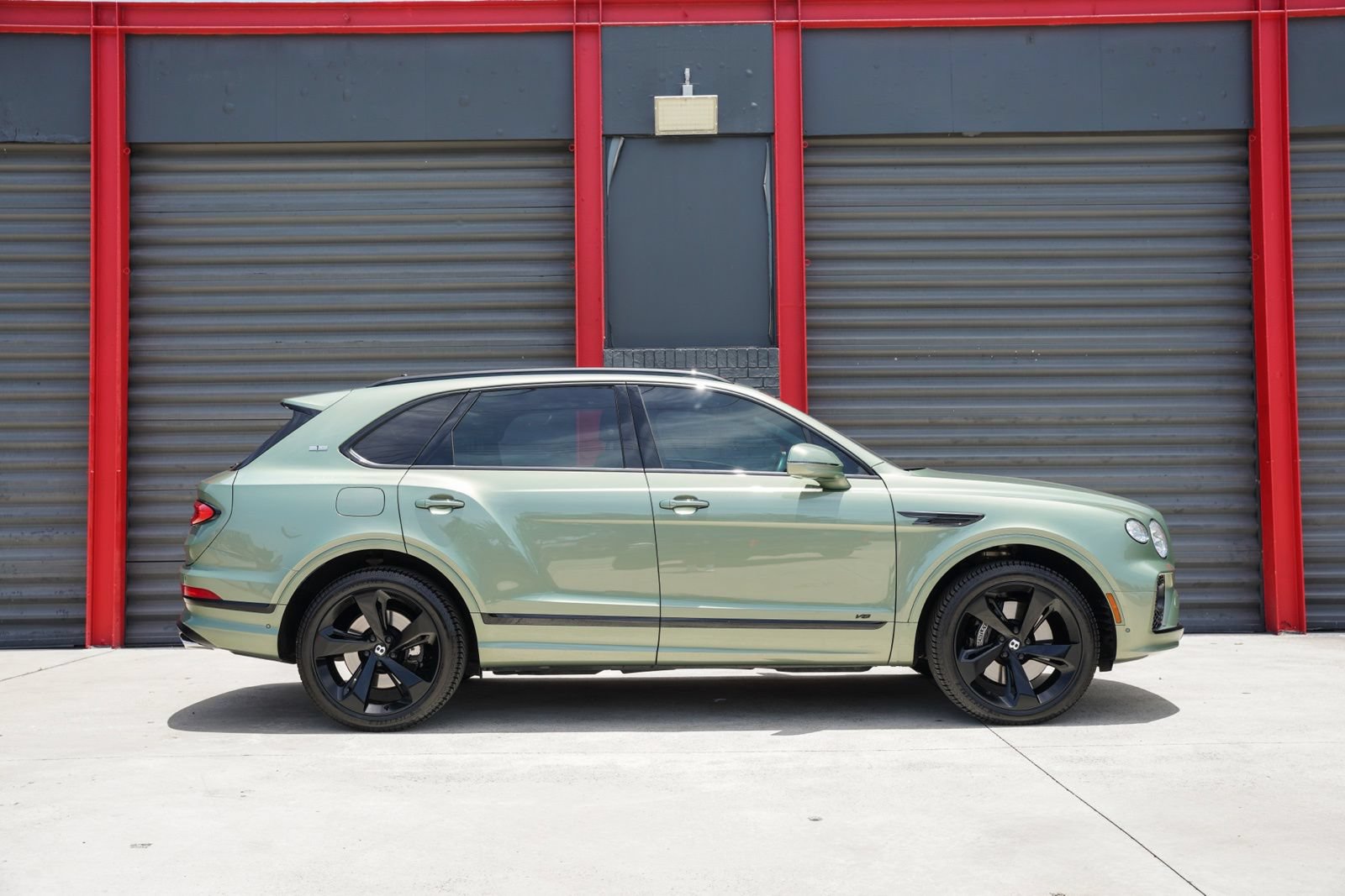 Used 2022 Bentley Bentayga AWD/4WD image 16