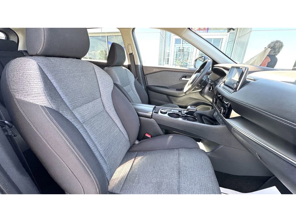 Used 2022 Nissan Rogue SV image 10