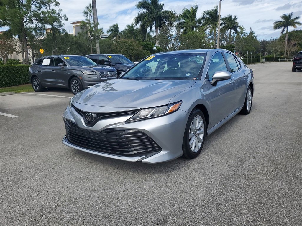 Used 2018 Toyota Camry LE image 2