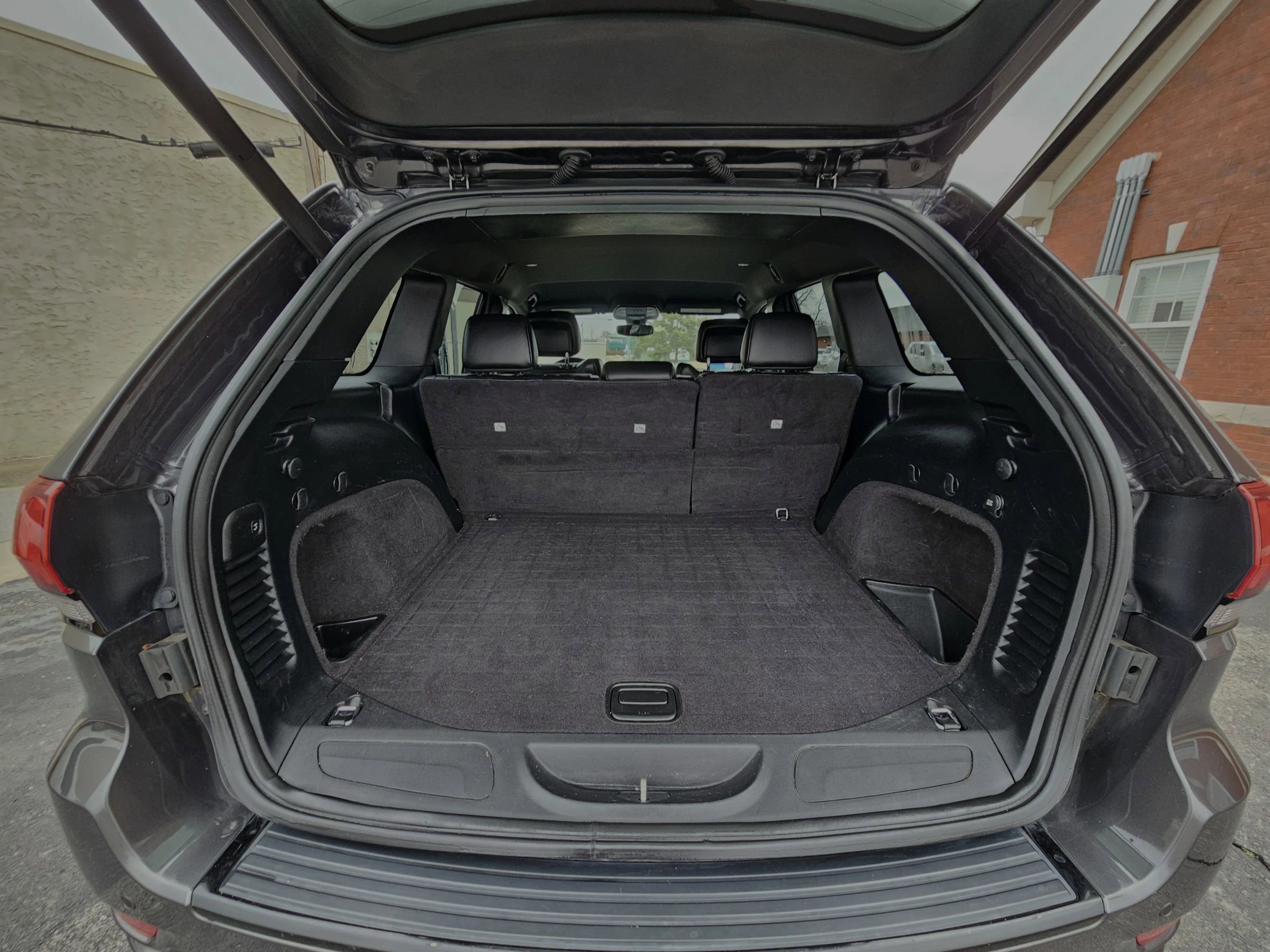 Used 2017 Jeep Grand Cherokee Altitude image 21