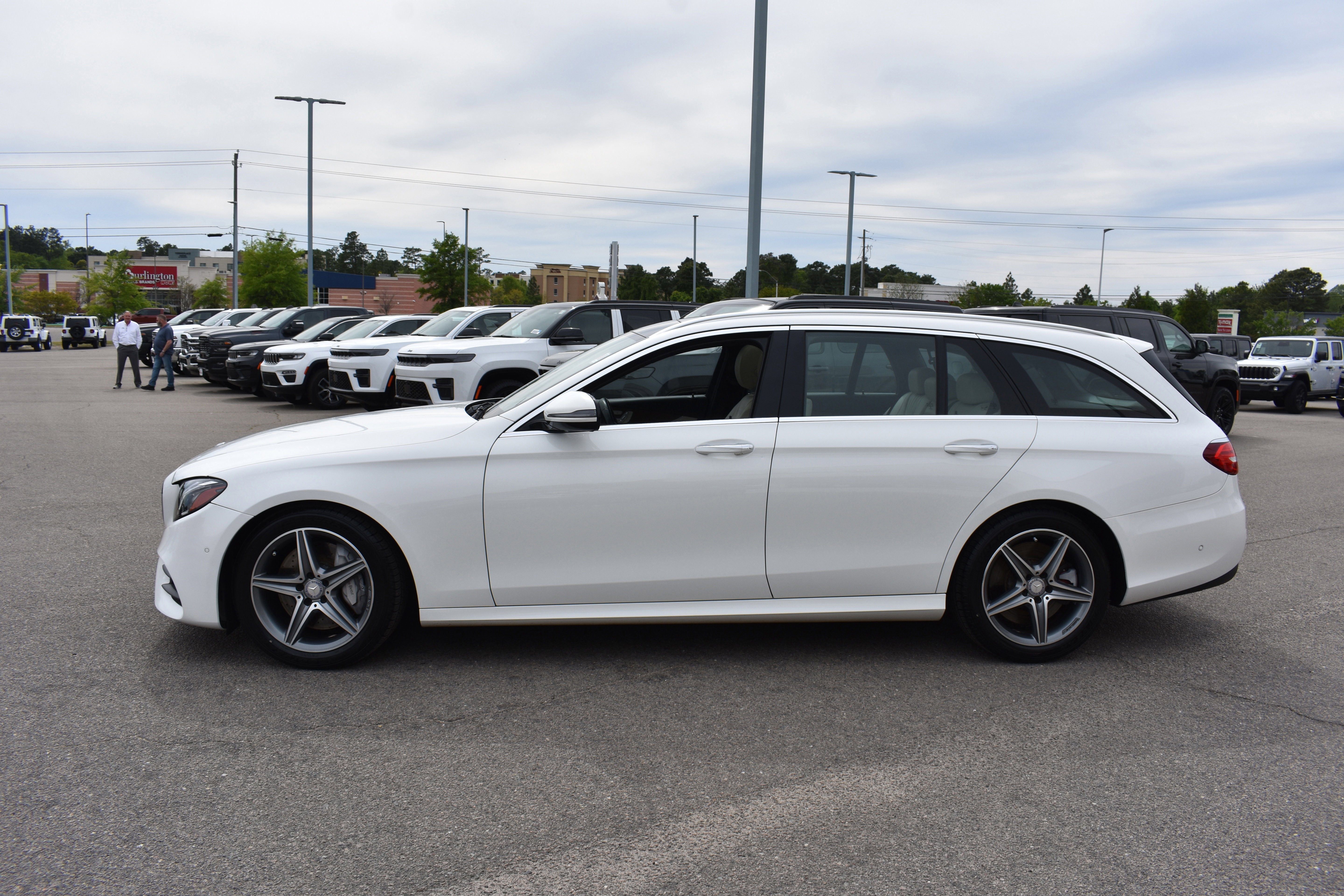 Used 2017 Mercedes-Benz E 400 4MATIC Wagon image 6