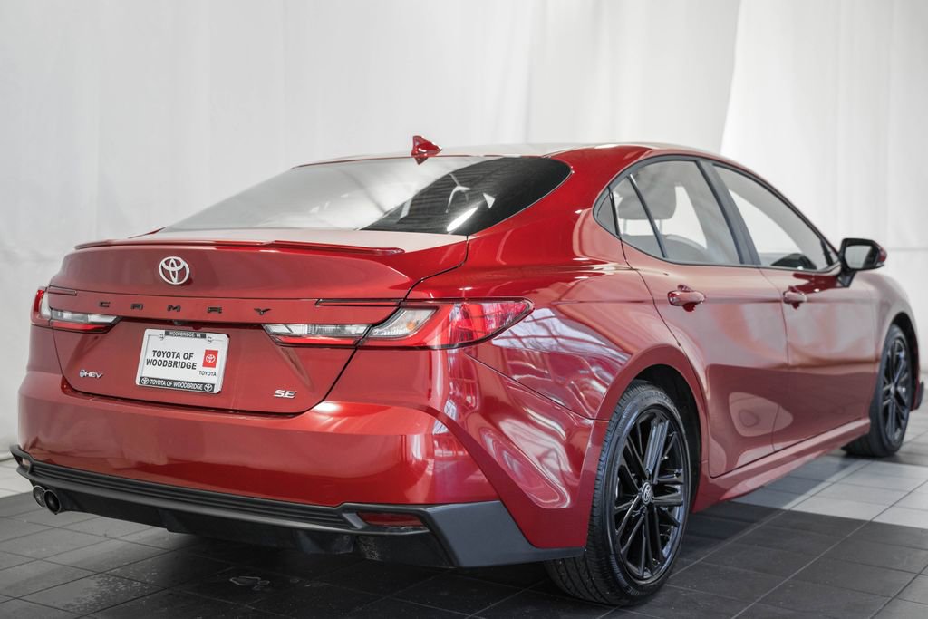 Used 2025 Toyota Camry SE image 4