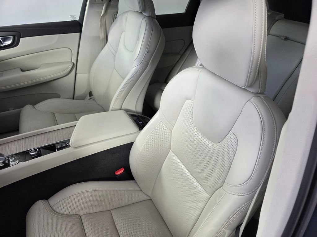 Used 2022 Volvo XC60 B5 Inscription w/ Protection Package Premier image 11