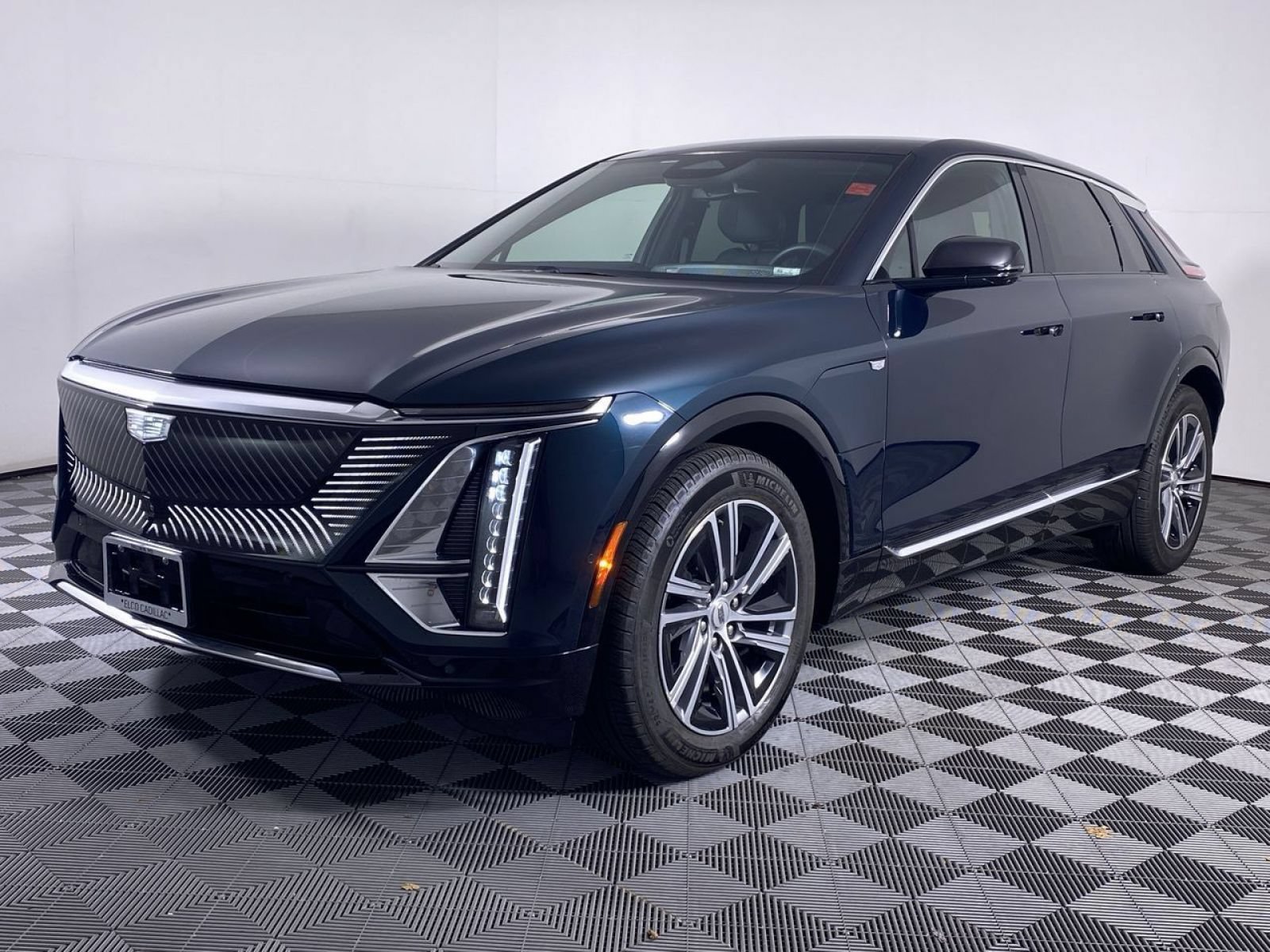 Certified 2024 Cadillac Lyriq Luxury AWD/4WD image 17