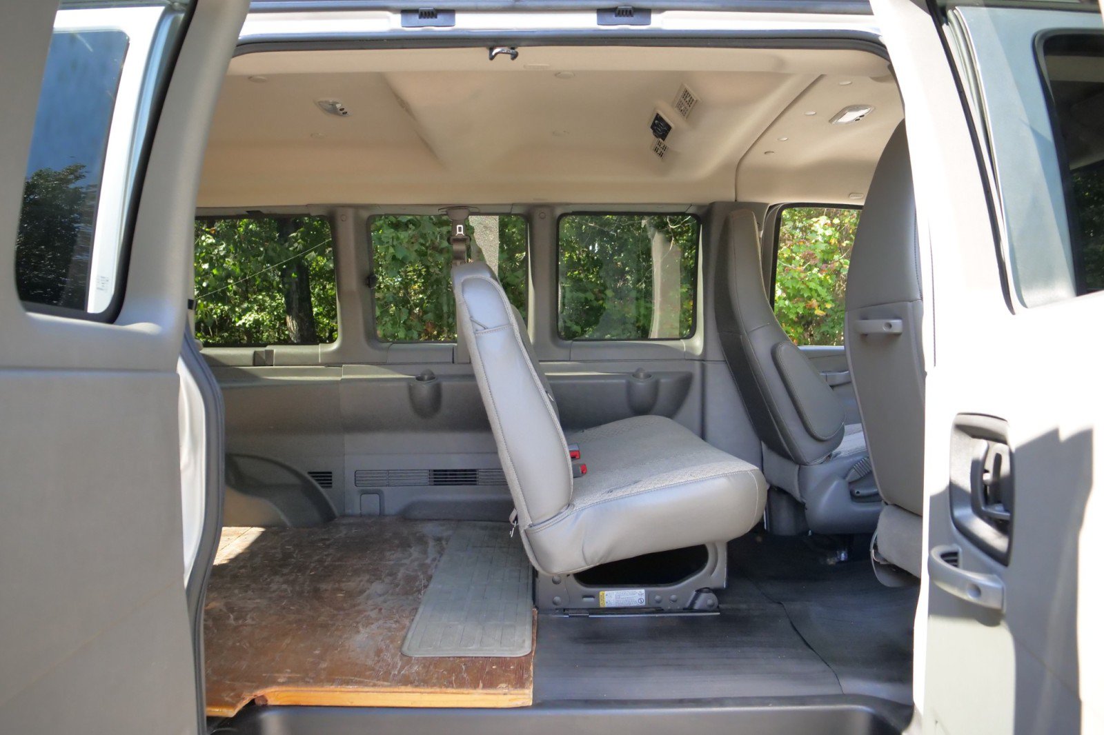 Used 2022 GMC Savana 2500 w/ Communications Package RWD image 22