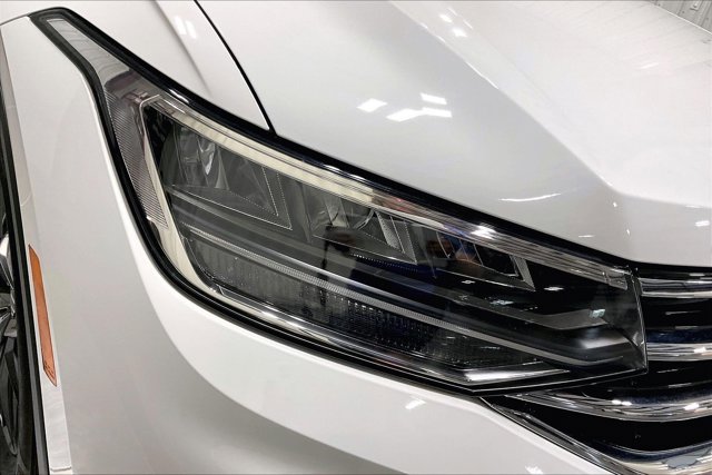 Used 2024 Volkswagen Tiguan SE w/ Panoramic Sunroof Package FWD image 29