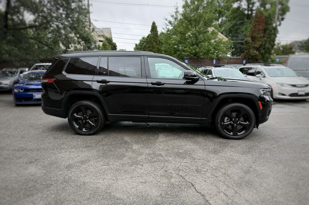 Used 2023 Jeep Grand Cherokee L Altitude AWD/4WD image 4
