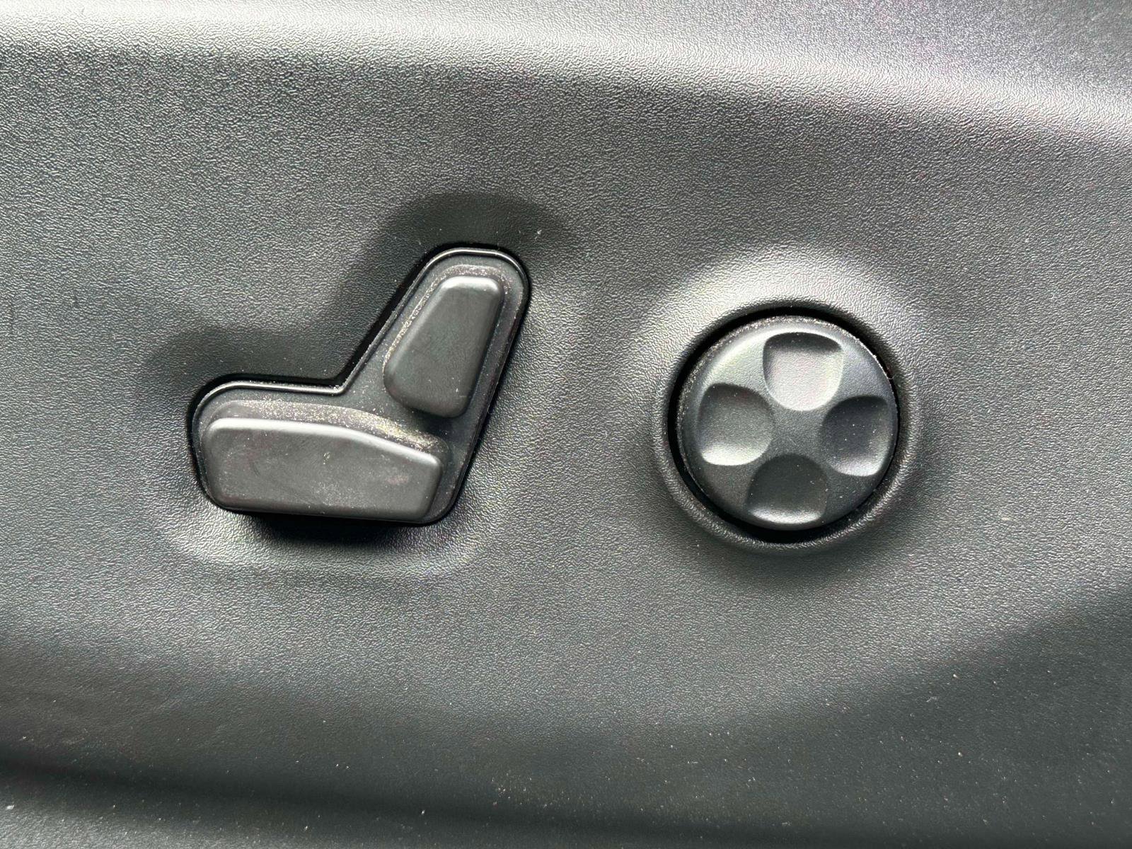 Used 2022 Chrysler Pacifica Limited w/ S Appearance Package image 15