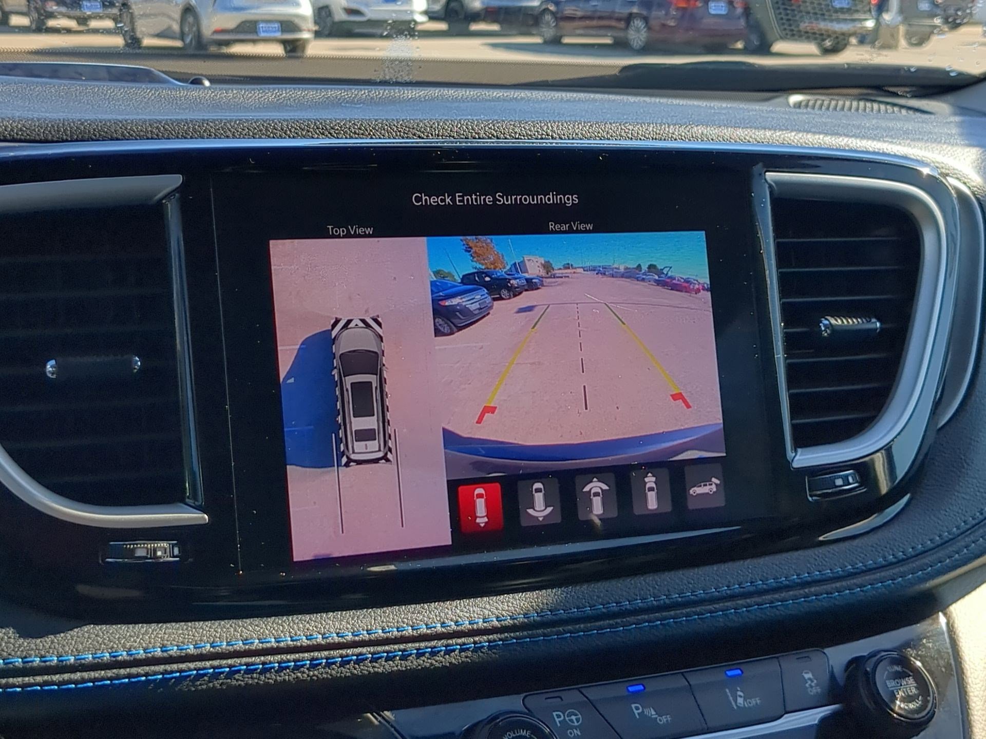 Used 2021 Chrysler Pacifica Touring-L image 24