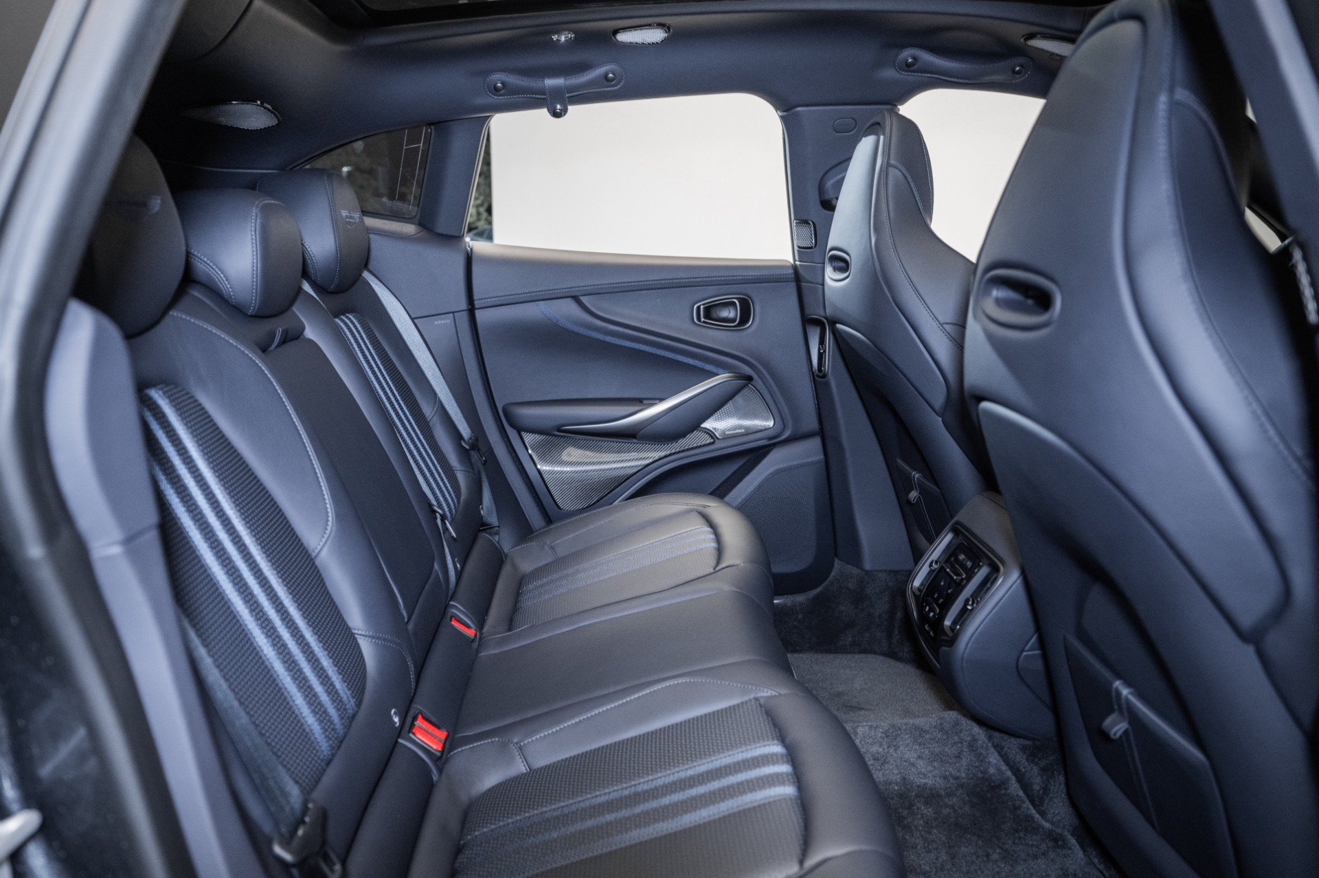 New 2025 Aston Martin DBX 707 AWD/4WD image 17