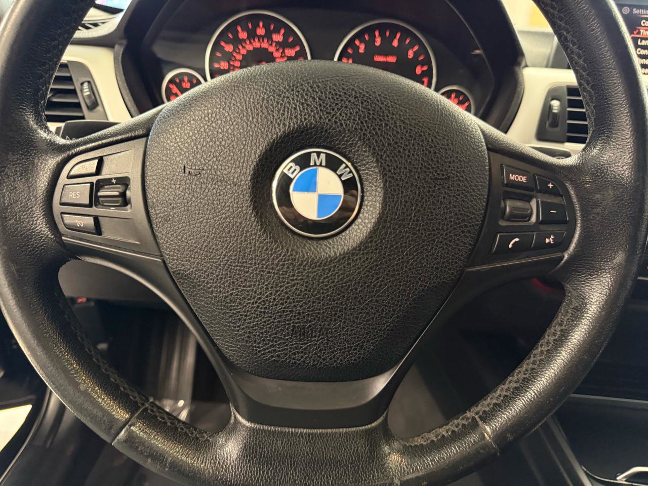 Used 2017 BMW 320i Sedan image 13