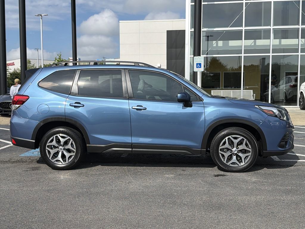 Used 2024 Subaru Forester Premium AWD/4WD image 2