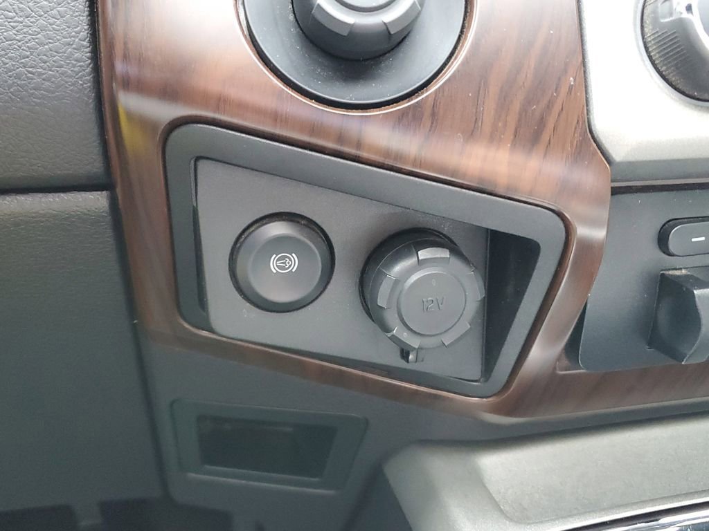 Used 2015 Ford F250 Lariat w/ Lariat Ultimate Package AWD/4WD image 29