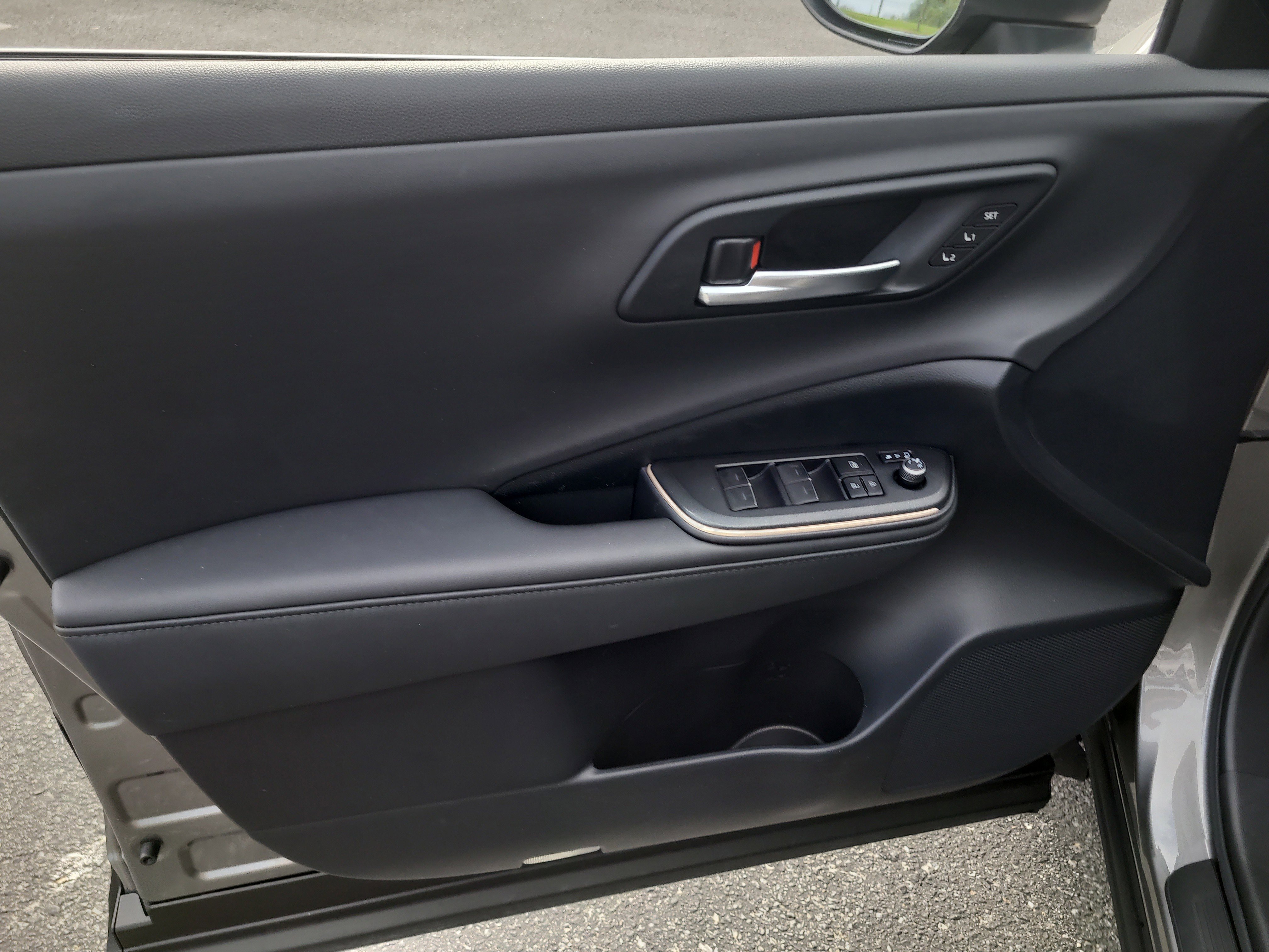 Certified 2023 Toyota Crown Limited image 16