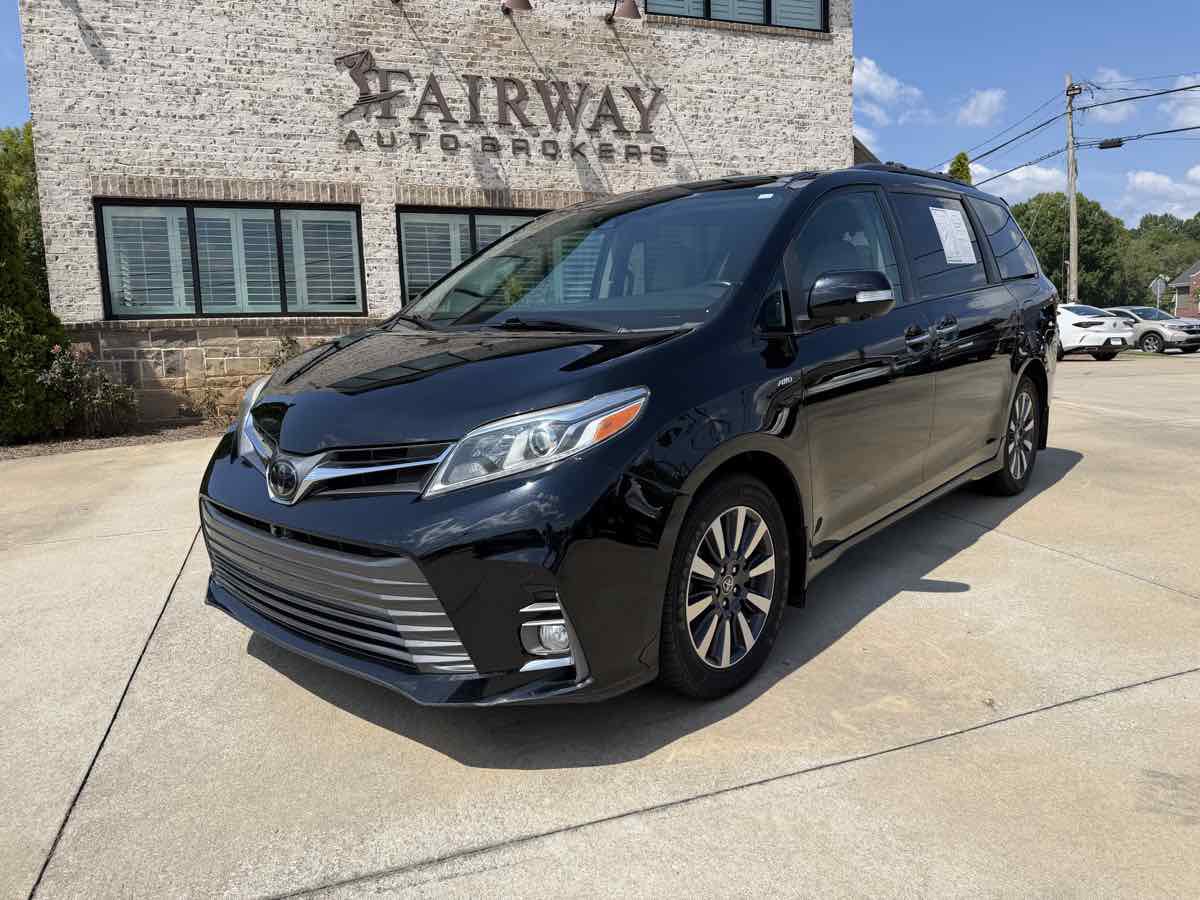 Used 2020 Toyota Sienna Limited Premium w/ Carpet Mat Package AWD/4WD image 2