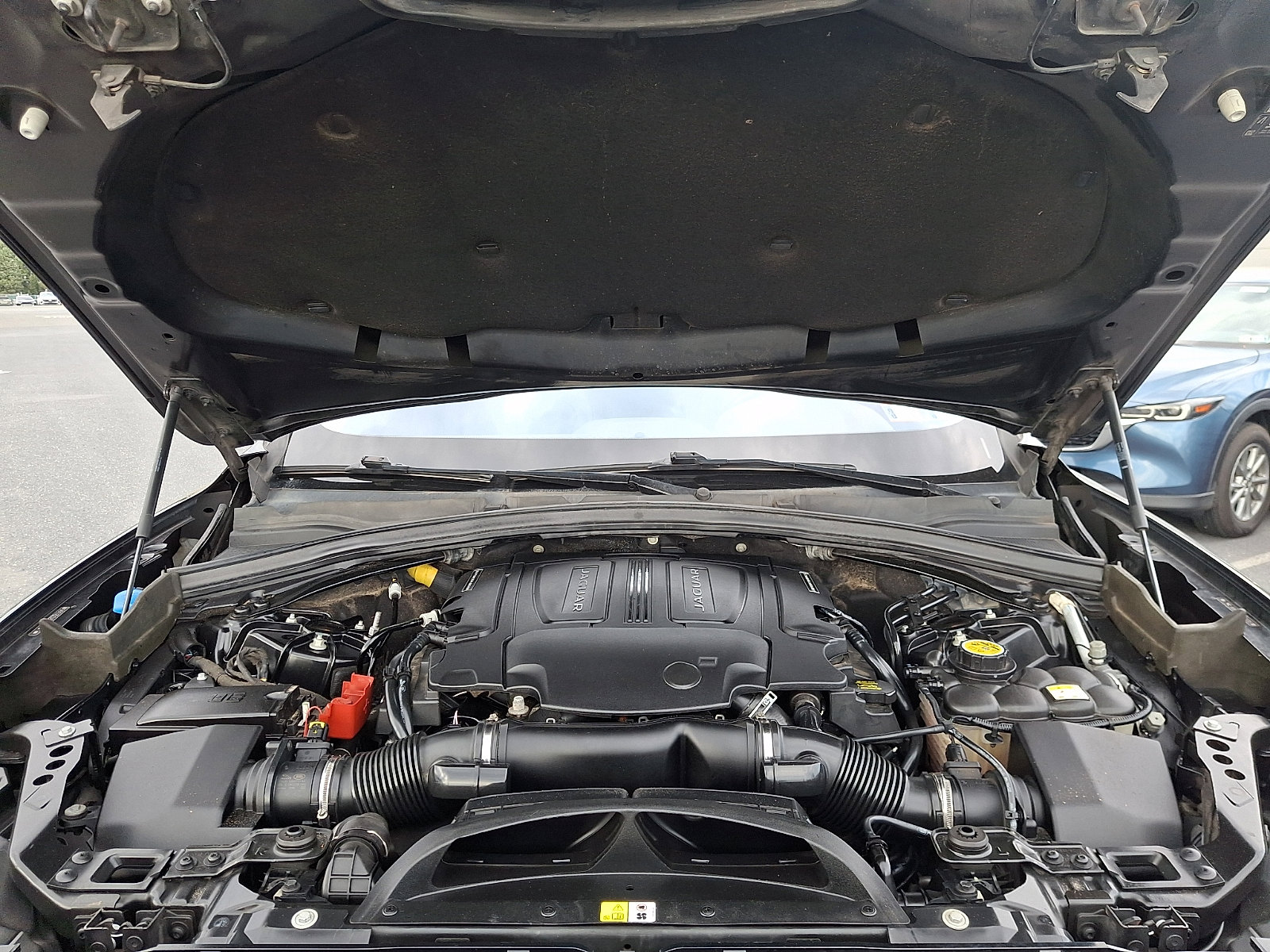 Used 2018 Jaguar F-PACE R-Sport image 27