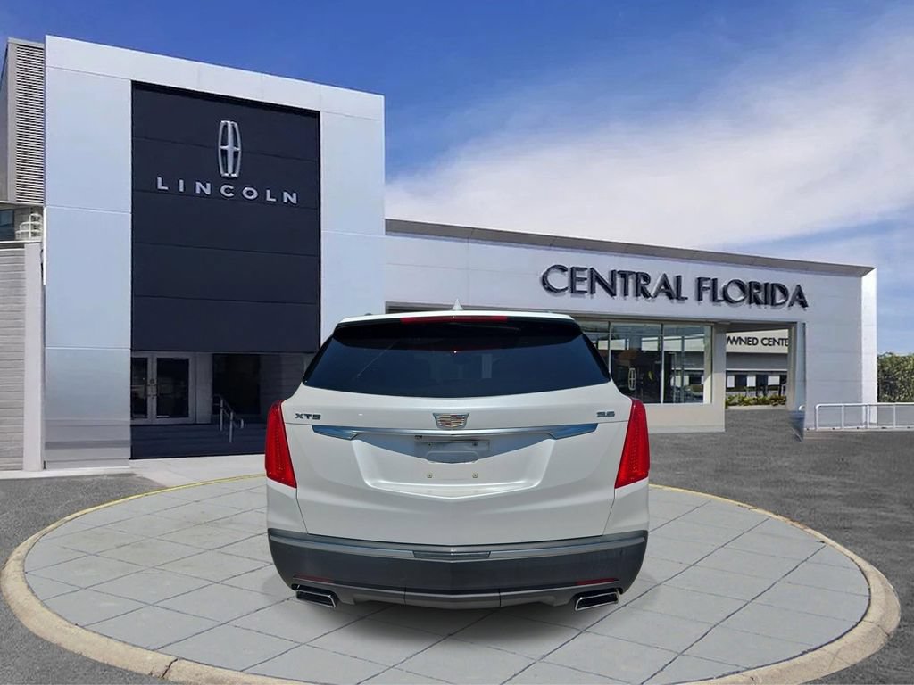 Used 2018 Cadillac XT5 Premium Luxury w/ Driver Assist Package FWD image 3