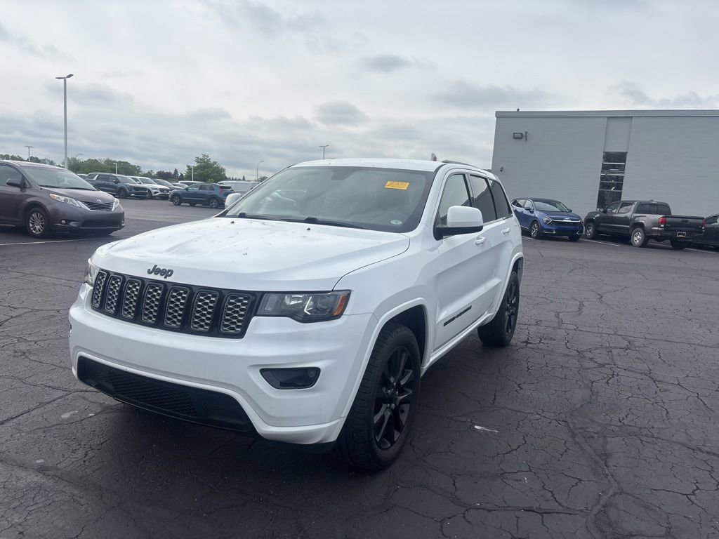 Used 2018 Jeep Grand Cherokee Altitude AWD/4WD image 2