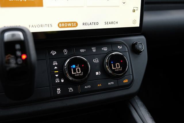 New 2026 Land Rover Defender 110 OCTA AWD/4WD image 33