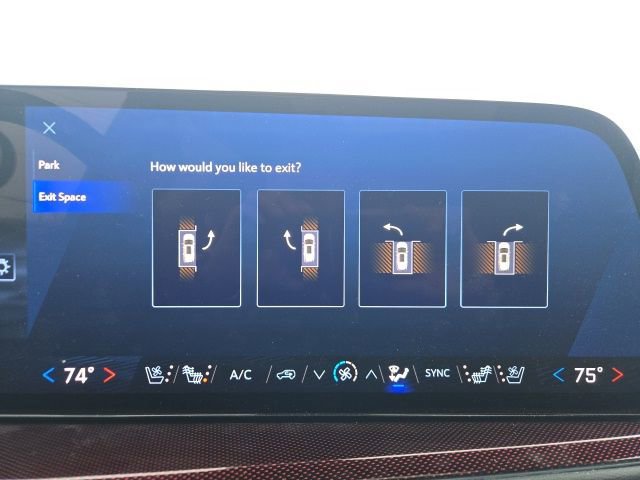 Used 2025 Chevrolet Traverse RS w/ LPO, Floor Liner Package image 39