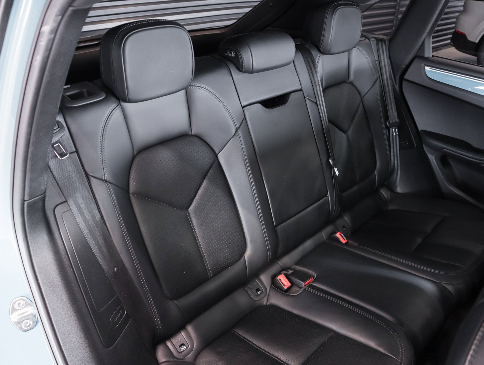 Certified 2020 Porsche Macan S AWD/4WD image 6