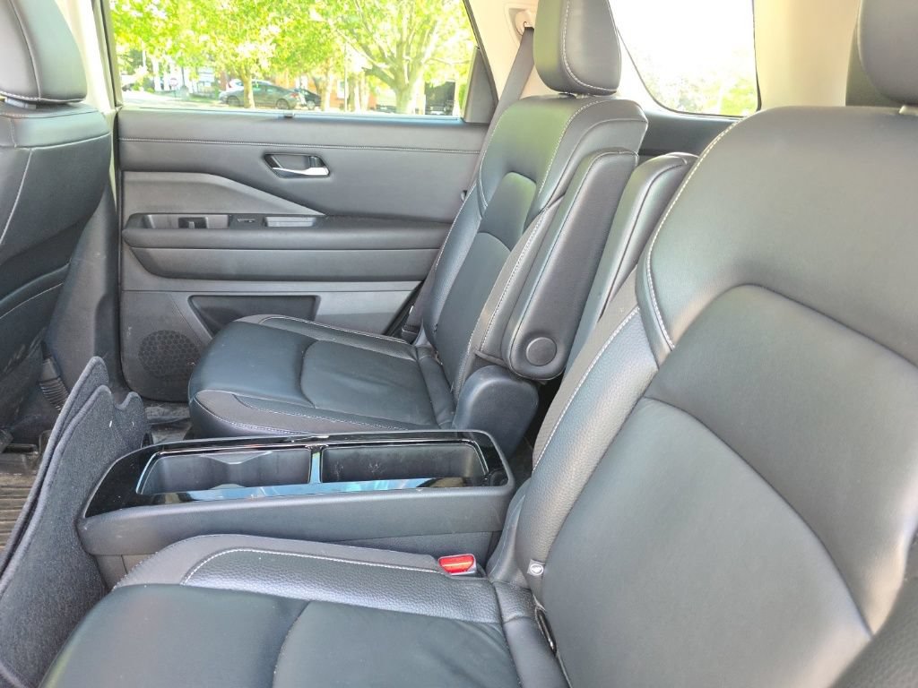 Used 2023 Nissan Pathfinder SL w/ SL Premium Package AWD/4WD image 26