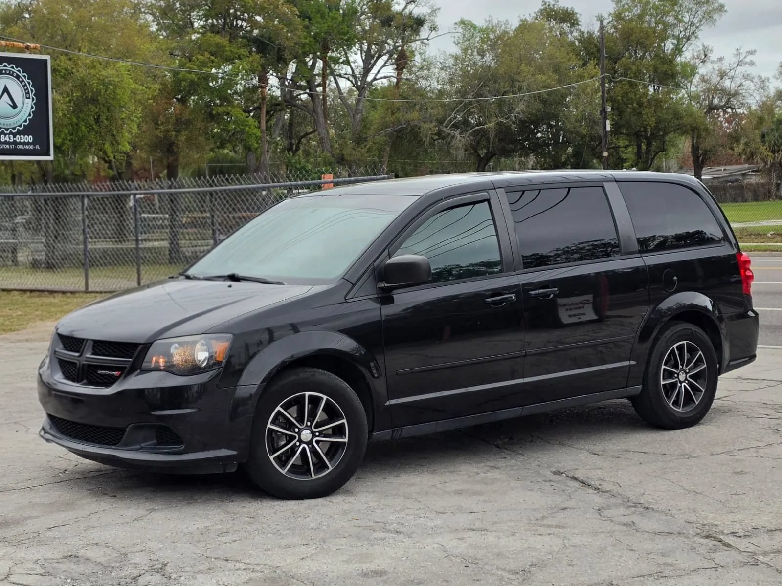 Used 2015 Dodge Grand Caravan SE w/ Quick Order Package 29E SE FWD image 6