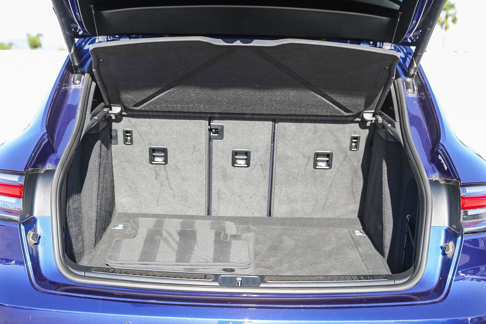 Used 2023 Porsche Macan image 25