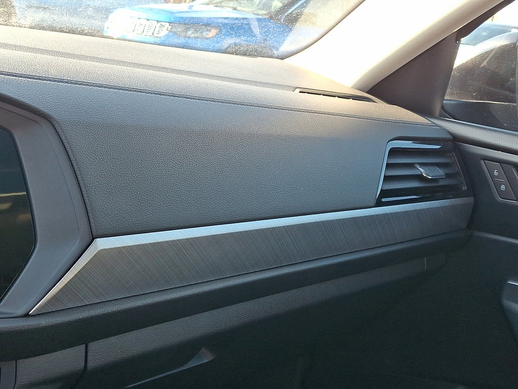 Used 2024 Volkswagen Jetta SE image 31