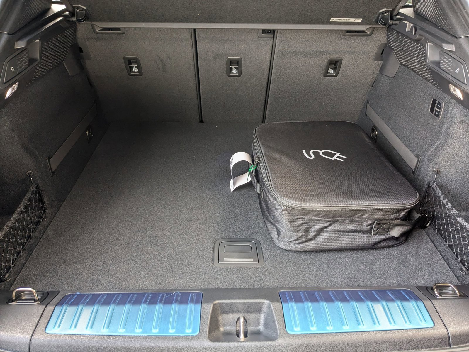 New 2025 Porsche Macan 4S Electric image 20