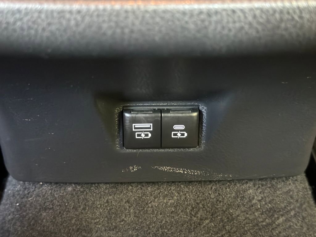Used 2025 Toyota Camry LE w/ Convenience Package image 31