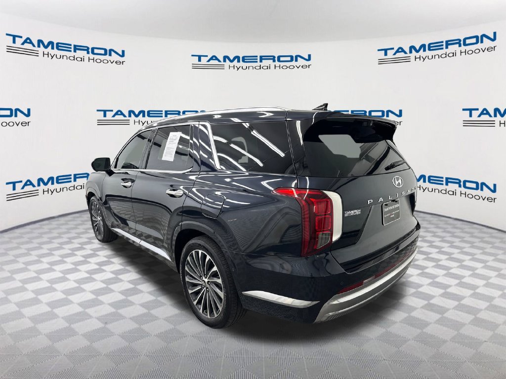 Used 2023 Hyundai Palisade Calligraphy FWD image 3