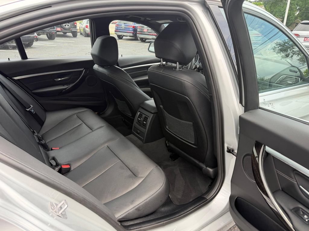 Used 2018 BMW 330i xDrive Sedan w/ Convenience Package AWD/4WD image 26