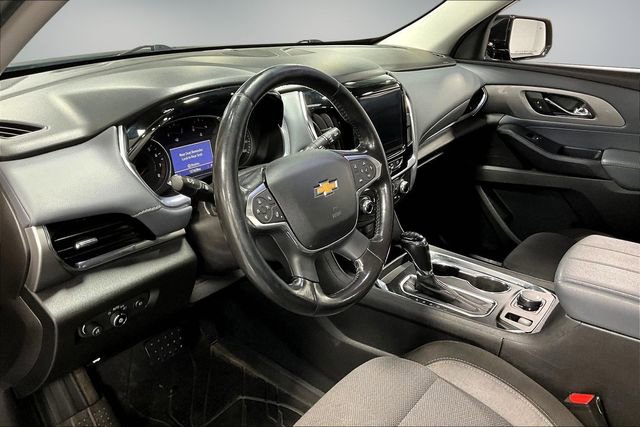 Used 2020 Chevrolet Traverse LT w/ Driver Confidence II Package AWD/4WD image 17