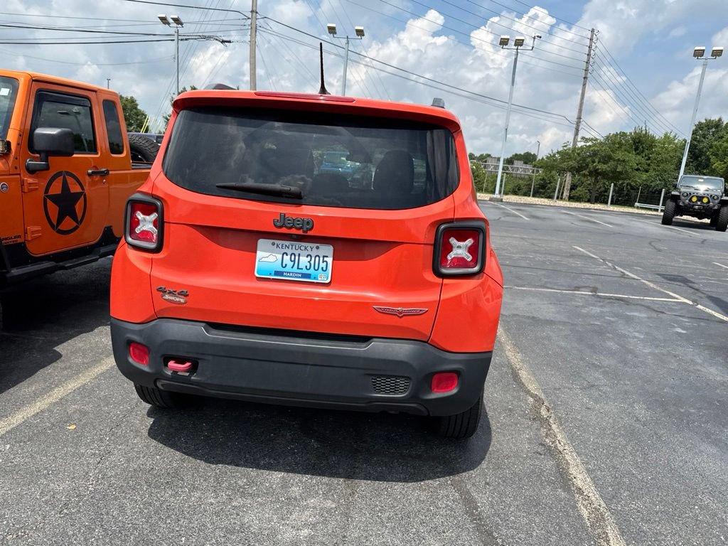 Used 2015 Jeep Renegade Trailhawk w/ Popular Equipment Group AWD/4WD image 18
