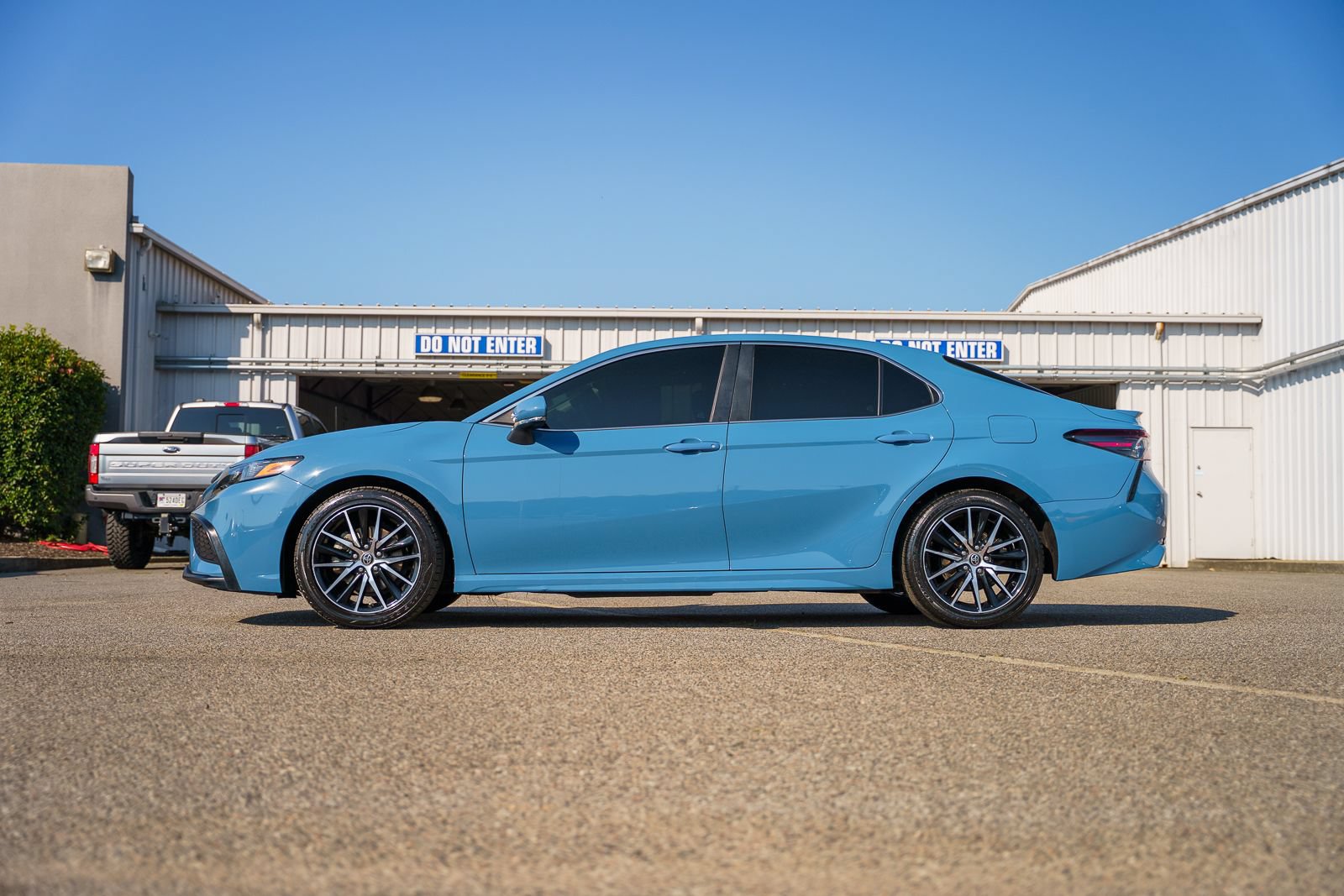 Used 2023 Toyota Camry SE FWD image 4