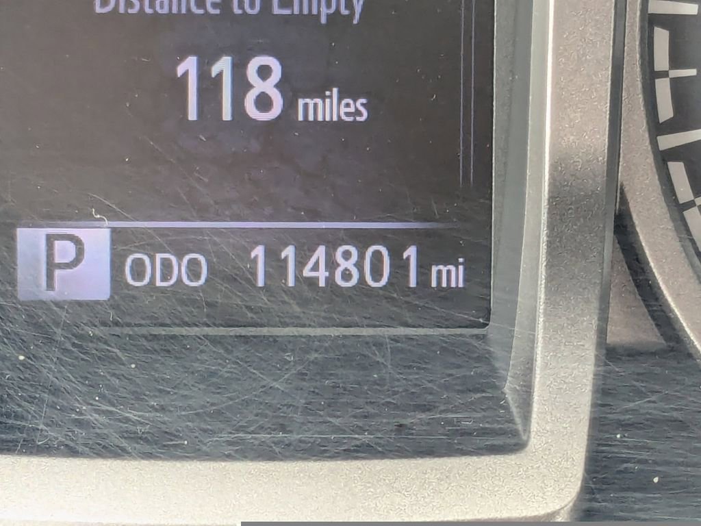 Used 2016 Toyota Tacoma Limited w/ Towing Package image 31