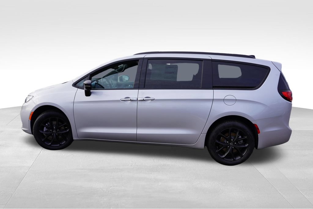 New 2026 Chrysler Pacifica Limited w/ S Appearance Package AWD/4WD image 7