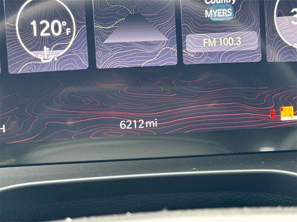 Used 2024 Jeep Grand Cherokee L Laredo image 12