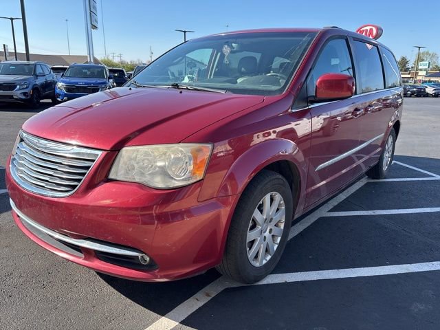 Used 2014 Chrysler Town & Country Touring FWD image 2