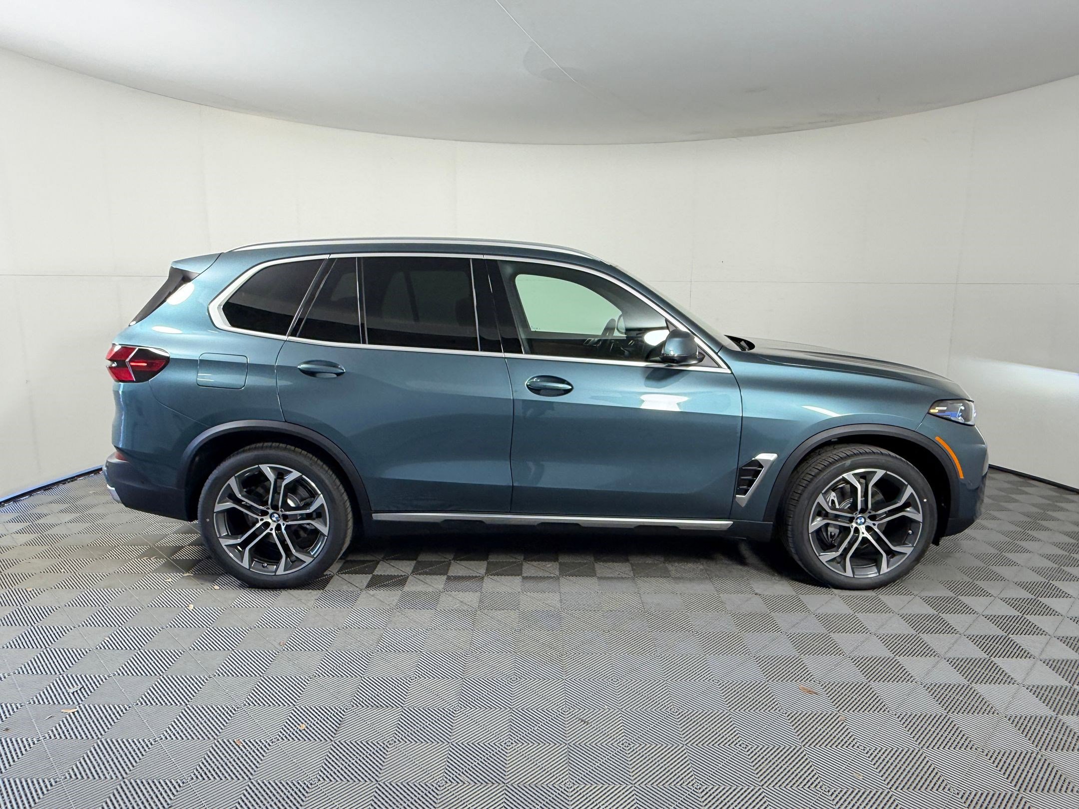 New 2026 BMW X5 sDrive40i w/ Climate Comfort Package image 8
